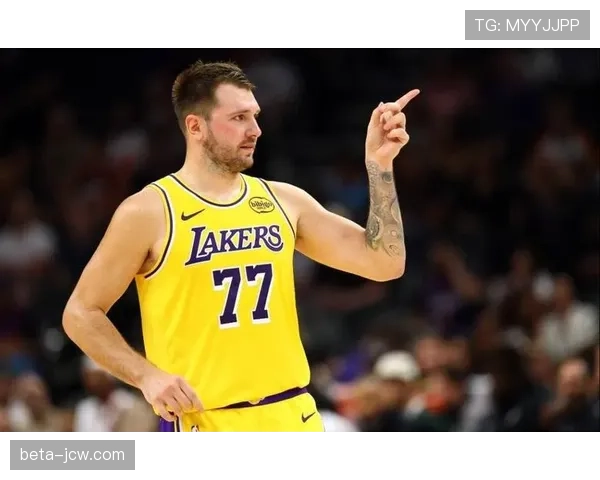 湖人客场108-106险胜爵士 东契奇33分里夫斯22分助力四连胜